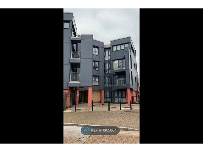 1 Bedroom Flat To Rent In Bramley Crescent, Ilford, IG2