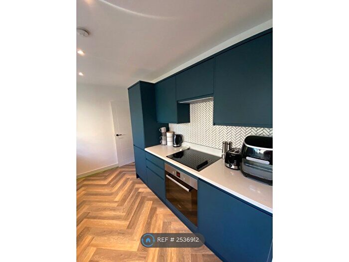 2 Bedroom Flat To Rent In Somers Road, Reigate, RH2
