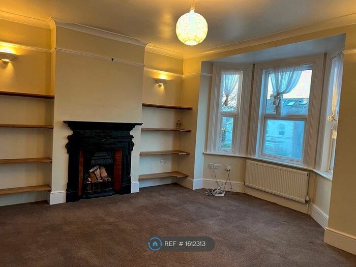 2 Bedroom Flat To Rent In Mackenzie Road, Beckenham, BR3
