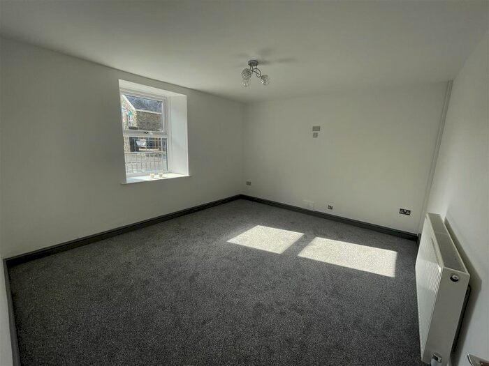 5 Bedroom Detached House To Rent In Betws Road, Betws, Ammanford, SA18