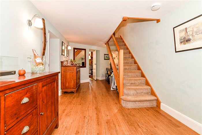5 Bedroom Property For Sale In Mill Lane, Yalding, Maidstone, Kent, ME18