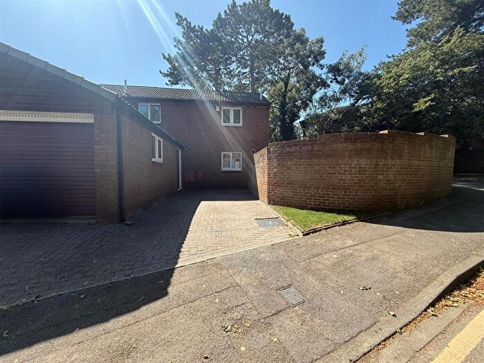 3 Bedroom Semi Detached House For Sale In Quaker Lane, Darlington, DL1