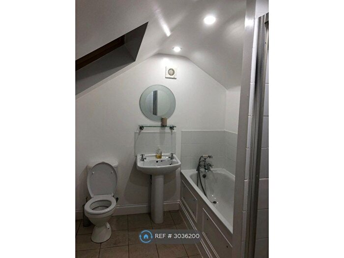 2 Bedroom Flat To Rent In Seward Road, London, W7