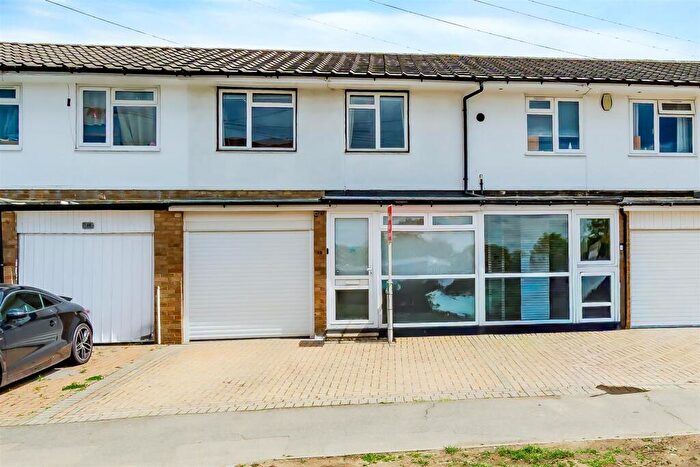 3 Bedroom Terraced House For Sale In Alverston Gardens, London, SE25