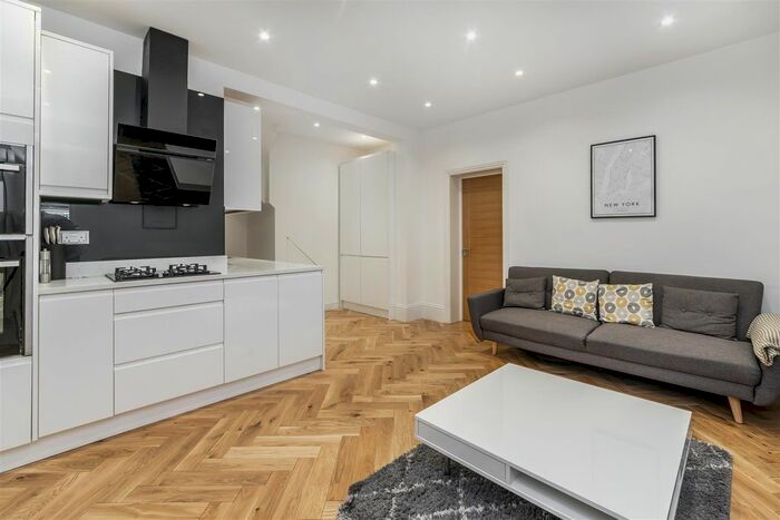 3 Bedroom Flat To Rent In Horn Lane, Acton, W3