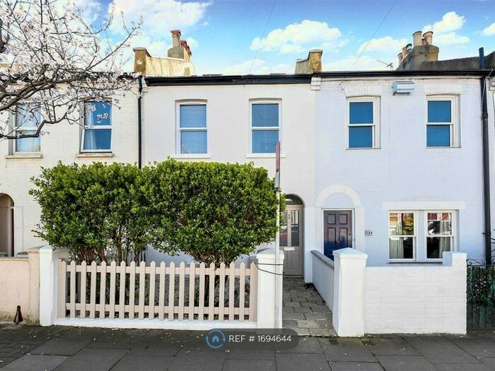 5 Bedroom Semi-Detached House To Rent In Trevelyan Road, London, SW17