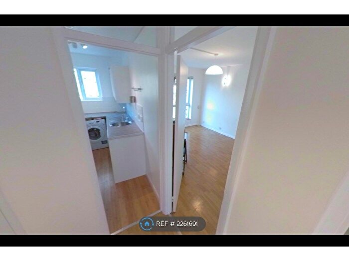 1 Bedroom Flat To Rent In Popham Street, London, N1