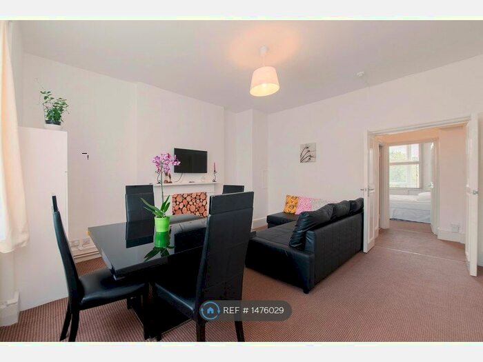 2 Bedroom Flat To Rent In West Cromwell Road, London, SW5