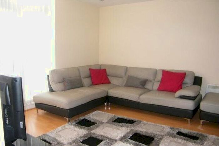 2 Bedroom Flat To Rent In Beech House, Manchester, M22