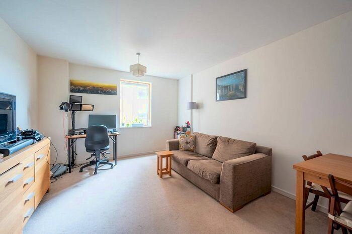 1 Bedroom Flat To Rent In Westgate House, Isleworth, TW7