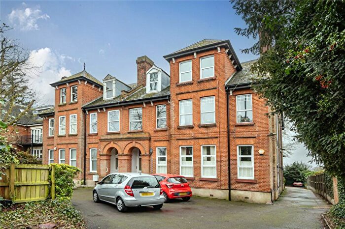 2 Bedroom Flat For Sale In The Ridgeway, Enfield, EN2