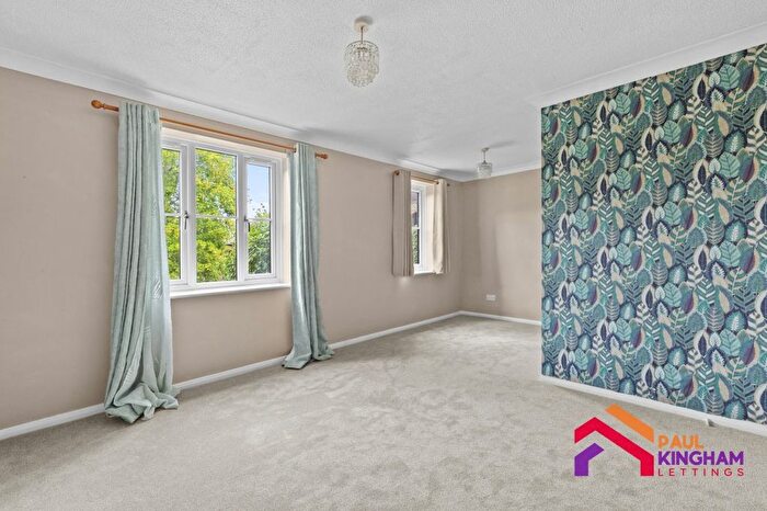 1 Bedroom Flat To Rent In Dolphin Court, High Wycombe, HP11