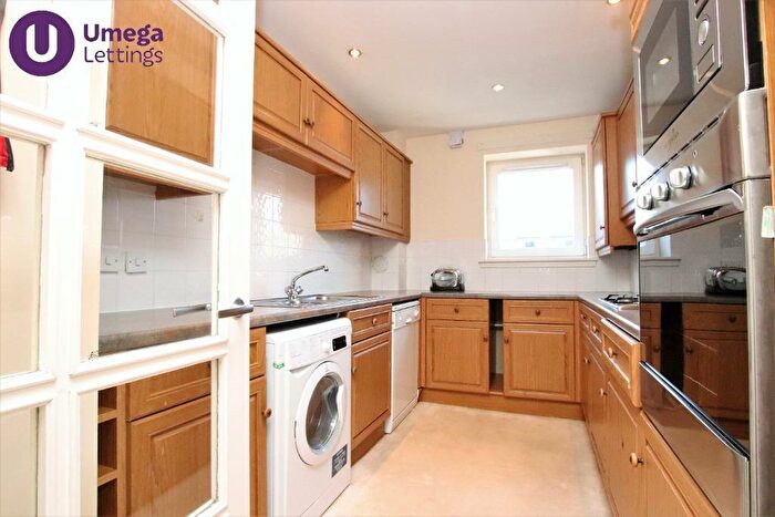2 Bedroom Flat To Rent In Gentle's Entry, Holyrood, Edinburgh, EH8