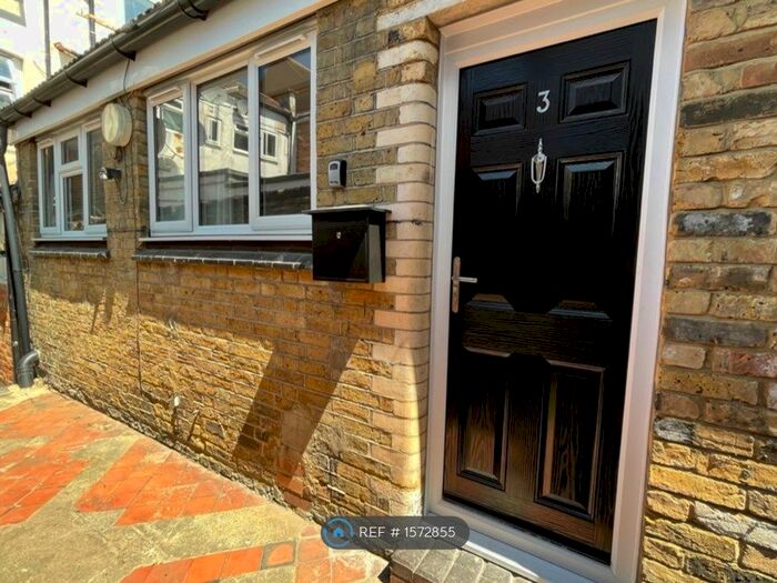 1 Bedroom Bungalow To Rent In Sherlow House, Aldershot, GU11