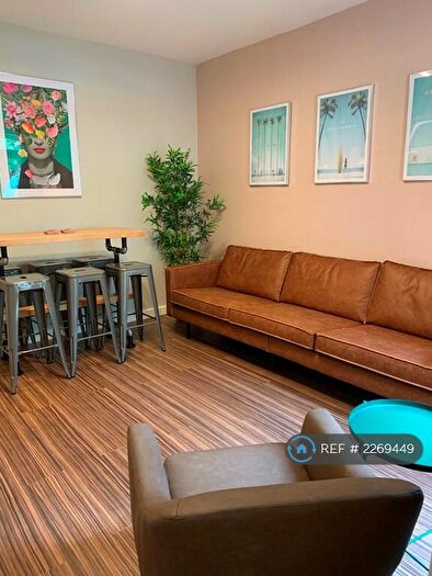 6 Bedroom Semi-Detached House To Rent In Trinity Avenue, Nottingham, NG7