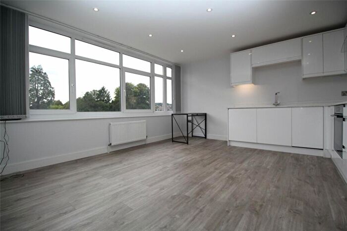 1 Bedroom Apartment To Rent In High Street, Alton, Hampshire, GU34