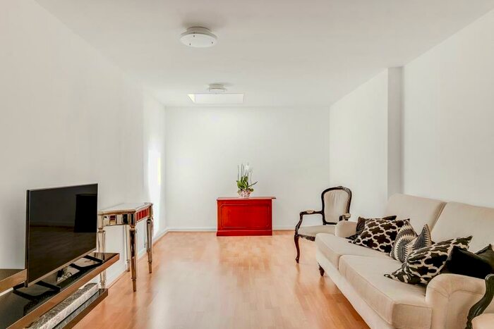 1 Bedroom Flat To Rent In Broadlands Road, Highgate, N6