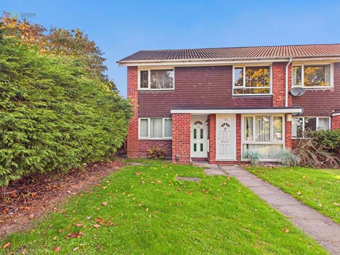 2 Bedroom Maisonette For Sale In Cheswood Drive, Minworth, B76