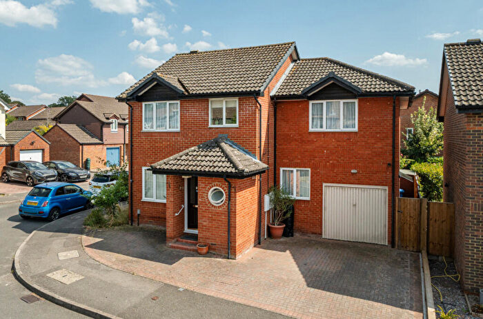 4 Bedroom Detached House For Sale In Wiggett Grove, Binfield, Bracknell, Berkshire, RG42