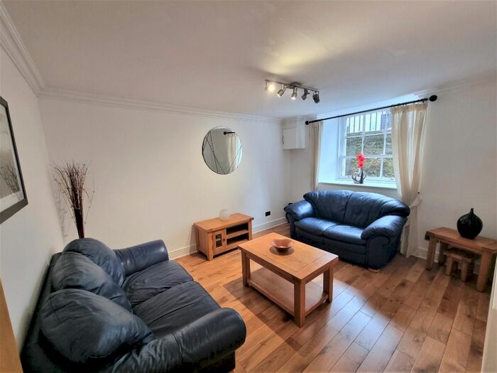 2 Bedroom Flat To Rent In Crown Street, City Centre, Aberdeen, AB11