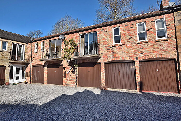 2 Bedroom Flat For Sale In Mews Court, The Green, DL10