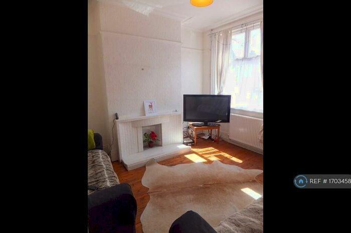 6 Bedroom Terraced House To Rent In Neill Road, South Yorkshire, S11