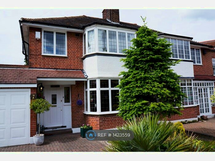 3 Bedroom Semi-Detached House To Rent In Mottingham Gardens, London, SE9