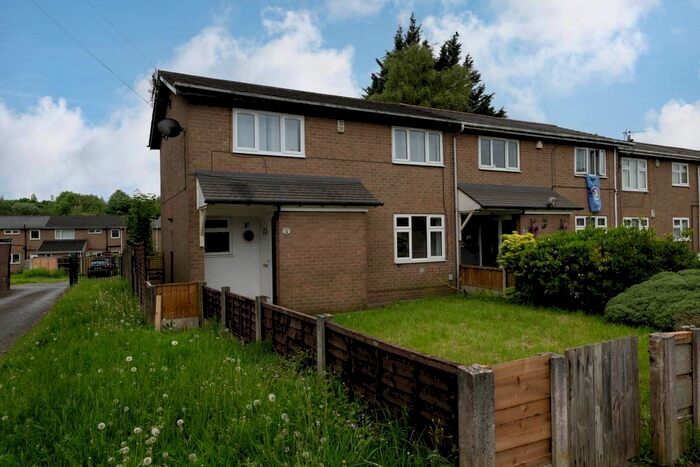 3 Bedroom Semi-Detached House To Rent In Dalebeck Walk, Whitefield, M45