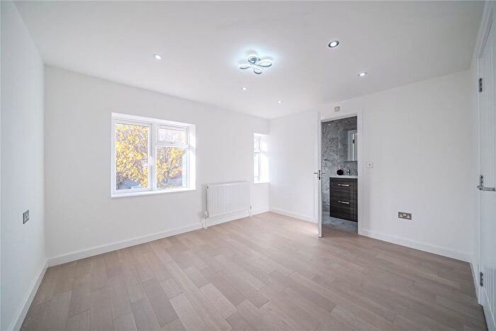 3 Bedroom End Of Terrace House For Sale In Chertsey, Surrey, KT16