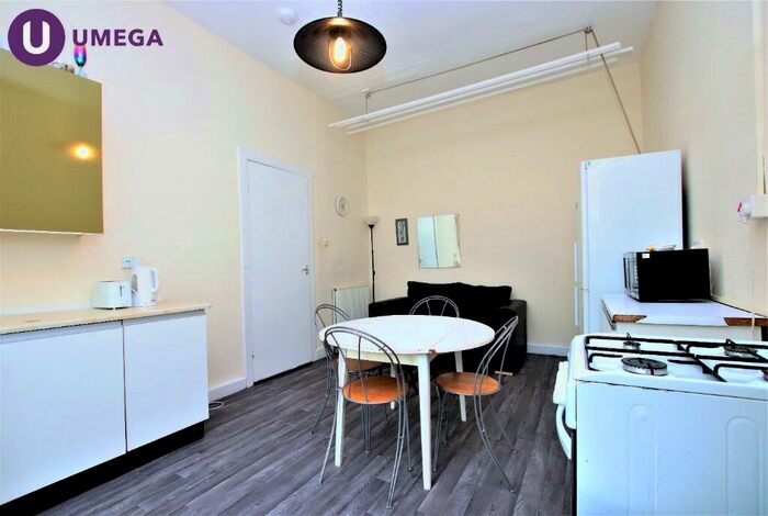 2 Bedroom Apartment To Rent In Brougham Place, Tollcross, Edinburgh, EH3