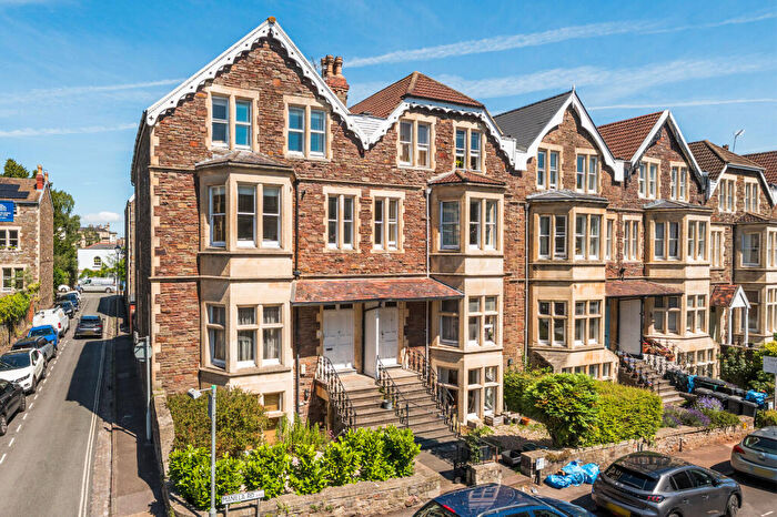 2 Bedroom Flat For Sale In Manilla Road, Bristol, BS8