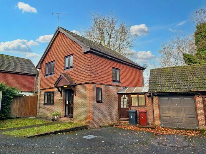 3 Bedroom Detached House To Rent In Copse Road, Haslemere, GU27