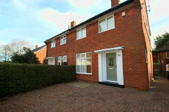 2 Bedroom Semi-Detached House To Rent In West Park Drive East, Leeds, West Yorkshire, LS8