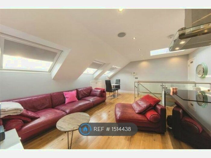 3 Bedroom Maisonette To Rent In Galveston Road, London, SW15