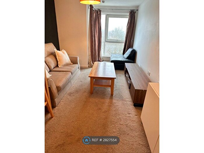 2 Bedroom Flat To Rent In The Round House, Portsmouth, PO1