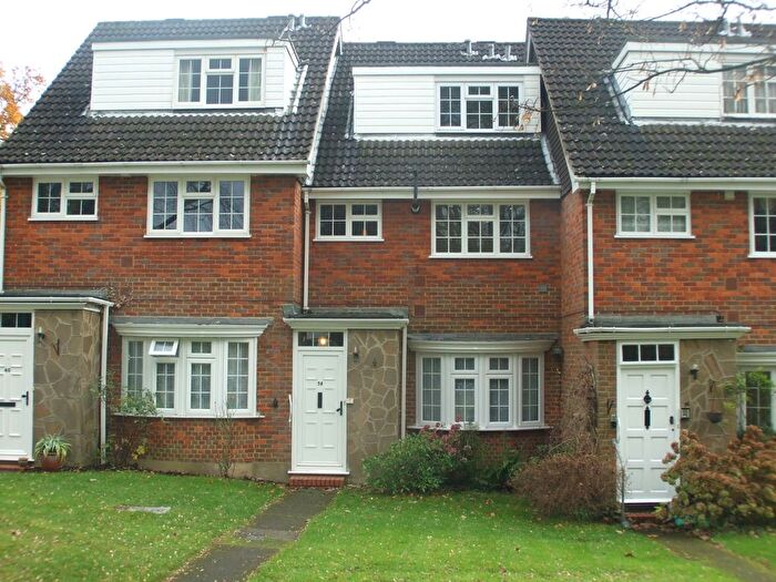 2 Bedroom Flat To Rent In Fairlawns, Langley Road, Watford, WD17