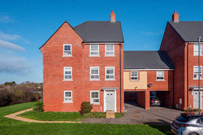 4 Bedroom Semi-Detached House To Rent In Leaf Living At Orchard Green, Aylesbury, Hp22