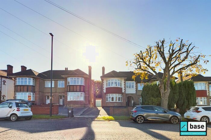 3 Bedroom Semi-Detached House To Rent In Prince George Avenue, London, N14