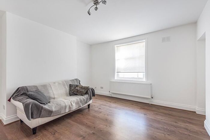 1 Bedroom Flat To Rent In Richmond, Surrey, TW10