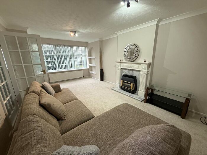 4 Bedroom House To Rent In Redwood Drive, Huddersfield, HD2