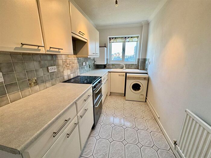 1 Bedroom Flat For Sale In Abernethy Quay, Marina, Swansea, SA1