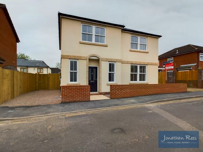 4 Bedroom Detached House To Rent In Church Road, Woolston, SO19