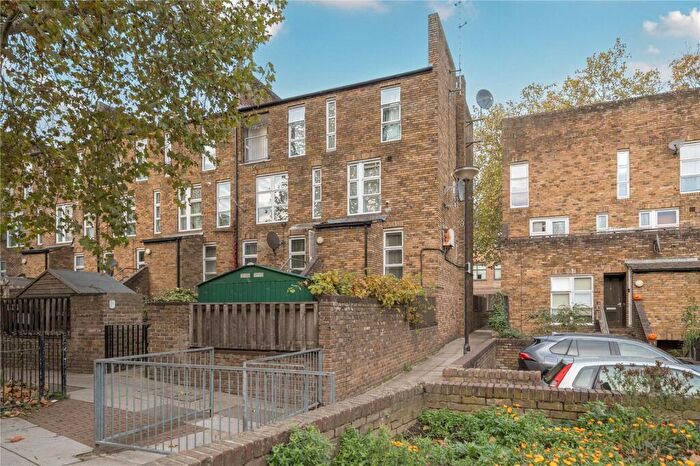 2 Bedroom Maisonette For Sale In Byworth Walk, London, N19