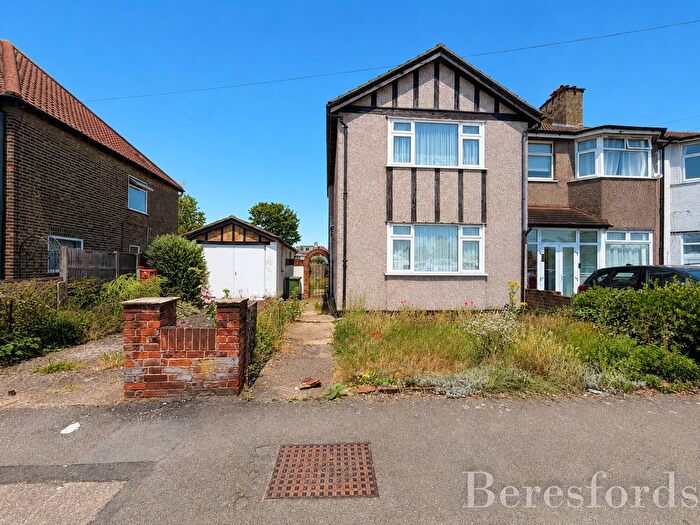 2 Bedroom End Of Terrace House For Sale In Hornchurch Road, Hornchurch, RM12