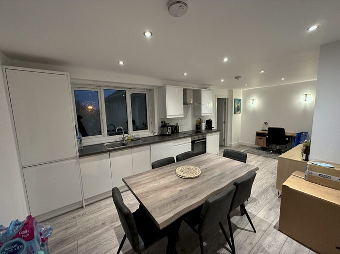 1 Bedroom Flat To Rent In Stratton Road, Swindon, SN1