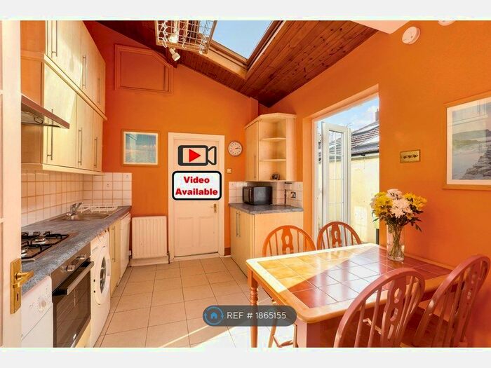 2 Bedroom Flat To Rent In St. Andrews Road, London, W14