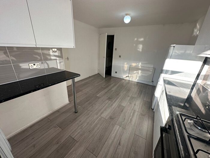 4 Bedroom Town House To Rent In London, N8