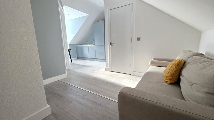 1 Bedroom Flat To Rent In Tithe Lodge, Estcourt Road, Watford, Hertfordshire, WD17
