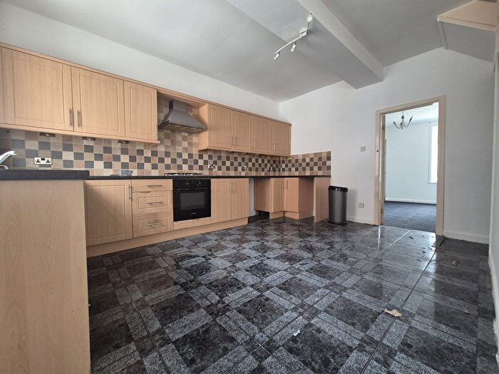 3 Bedroom Terraced House To Rent In Oldham Road, Rochdale, OL16