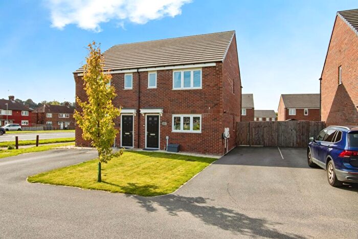 3 Bedroom Semi-Detached House For Sale In South Parkway, Seacroft, Leeds, LS14